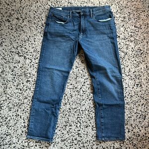 Gap men’s skinny jeans in dark wash. Size 36/30